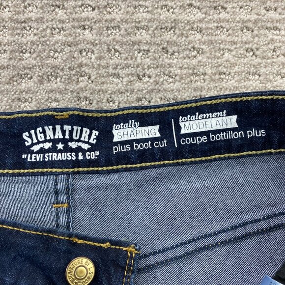 Signature by Levi Strauss & Co. Totally Shaping Plus Boot Cut Women Size 18M - Picture 3 of 12